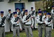 Francia reorganizará su presencia militar