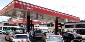 ¡Paciencia! Siguen las colas para echar gasolina en Venezuela