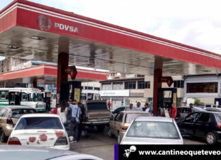 ¡Paciencia! Siguen las colas para echar gasolina en Venezuela