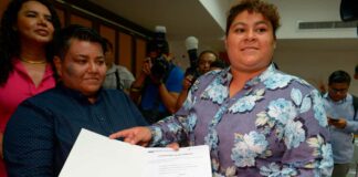 ¡Hecho histórico! se casa por el civil la primera pareja gay en Ecuador Cantineoqueteveo News - pareja gay Ecuador