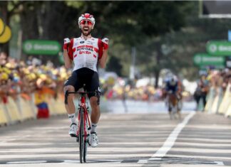 Thomas De Gendt se impuso en la octava y Julian Alaphilippe festeja De Gendt ganó la octava etapa - cantineo que te veo