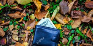 Un hombre recupera una billetera que le robaron en un bar hace 20 años ciudadano británico recuperó la cartera