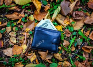 Un hombre recupera una billetera que le robaron en un bar hace 20 años ciudadano británico recuperó la cartera