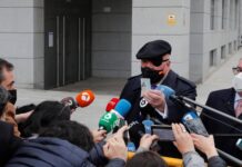 El juez imputa a Repsol y CaixaBank por los encargos a Villarejo imputa a Repsol y CaixaBank