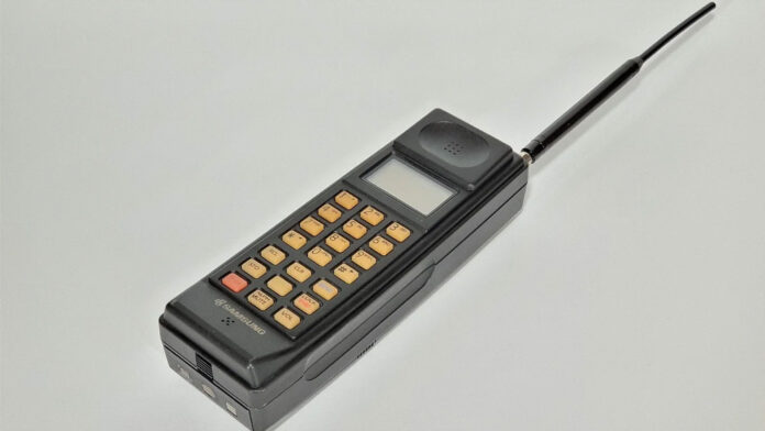 Samsung SH-100 fue el primer telefono movil de su historia primer teléfono móvil de Samsung